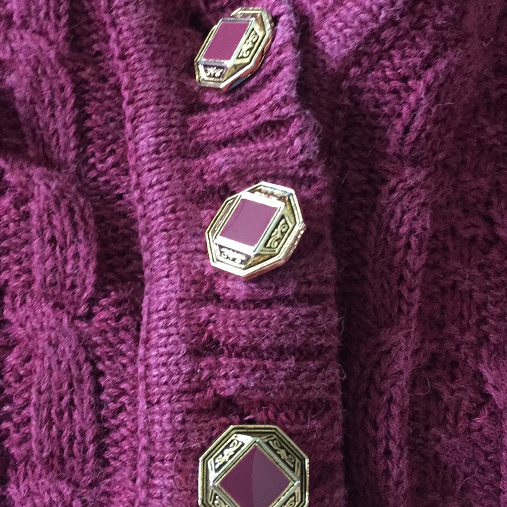 Wine colored sweater - Picture 2 of 2